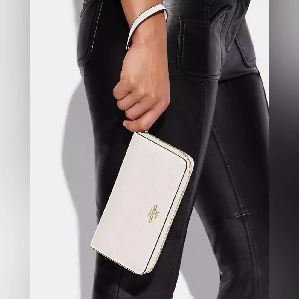 NWT. Coach Long Zip Around Wristlet Wallet.